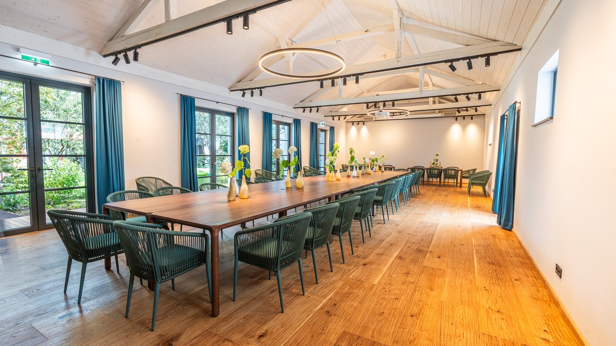 Markthalle Tafel, quer Gutshof.jpg