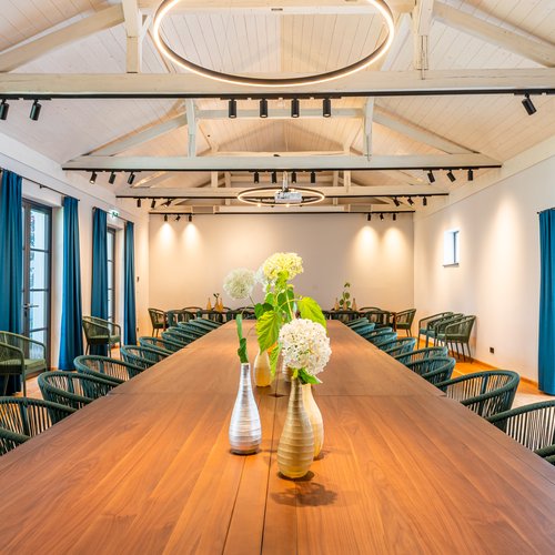 Markthalle Tafel, hoch Gutshof.jpg